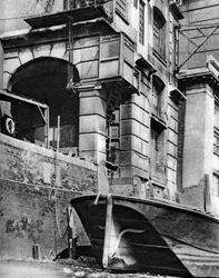 Restene av et handelsherskapshus ved Themsen, nær Cannon Street Station, 1926-1927