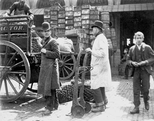 Lossing ved Billingsgate Market, London, 1893