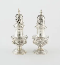 Pair of Casters, London, 173243.    1162316   no       norwegian Successfully Translated  Original: Interior view of the Oak Room, New River Head, Finsbury, London, 1886 Translat: Interior view of the Oak Room, New River Head, Finsbury, London, 1886 114789