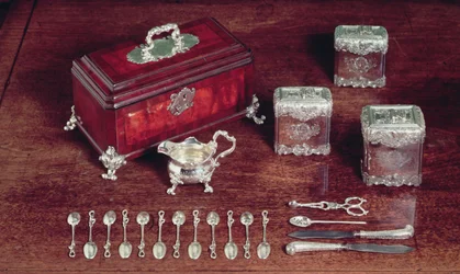 Teutstyr, ca. 1735 (sølv og tre)