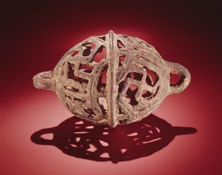 Vognklokke, fra Luristan, Iran (bronse)