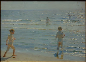 Badende gutter. Solskinn. Skagen