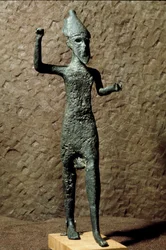 Fønikia: bronsefigur av en gud. Funnet i havet nær Selinunte (Selinonte) på Sicilia. 14.-13. århundre f.Kr. Palermo, Museo Archeologico Nazionale