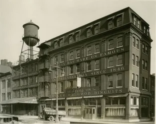 J. S. Ivins Son Inc. - Baker of Good Biscuits (s/hvitt-bilde)