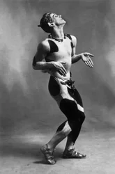 Vaslav Nijinsky som faun i balletten «En fauns ettermiddag», Paris