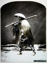 Japansk portør i vinterklærne sine, ca. 1900 (farget bilde)