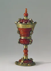 Ravbeger (rav, forgylt sølv og perle)