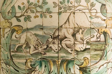 Majolica-fliser som viser hunder som angriper en okse, fra The Hunting Room at Palacio da Praia, Belem, ca. 1680 (keramikk)
