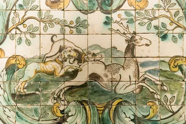 Majolica-fliser som viser hunder som jager en hjort fra The Hunting Room på Palacio da Praia, Belem, ca. 1680 (keramikk)