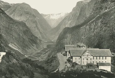 Dalen og hotellet, Stalheim, Norge, 1895.