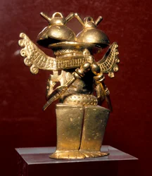 Pre-colombiansk kunst, Quimbaya-sivilisasjonen (Colombia): antropomorf statuett i gull. 400-1400 e.Kr. Madrid, Museo de America