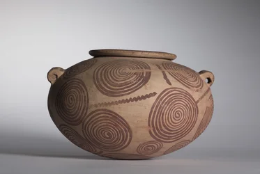 Knebøykrukke med nakkehåndtak, ca. 3400-3300 f.Kr