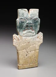 Antropomorfisk plakett, muligens ildormen, førklassisk periode, 800-400 f.Kr. (serpentin og cinnaber)