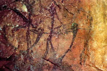 Menneskelige figurer med buer, Cueva del Civil, Tirig, Barranc de la Valltorta, Valencia, Spania (maleri)
