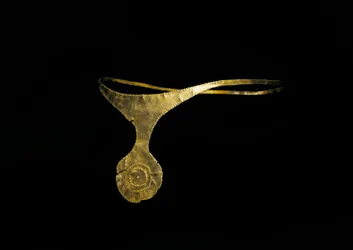 Forhistorisk kunst, bronsealder. Kultur av "" El Argar"". Diademe av "Caravaca eller Cehegin"" i gull. Arkeologisk museum i Madrid, Spania