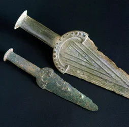 Forhistorie, etruskisk sivilisasjon: bronsedolk fra nekropolen San Giovenale (Viterbo), Lazio. Bronsealderen. 17. århundre f.Kr. Roma, Museo Nazionale Preistorico Etnografico Luigi Pigorini