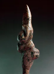 Forhistorie: Venus fra Savignano, antropomorf steinskulptur funnet i 1925 i Savignano sul Panaro. Senpaleolitikum, steinalder. Høyde: 22 cm. Det nasjonale forhistoriske og etnografiske museet Luigi Pigorini (Museum for forhistorie og etnografi), Roma