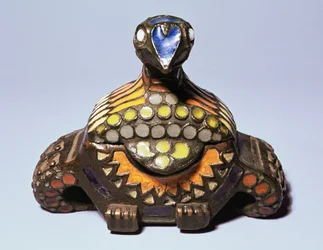 Dueboks fra Talashkino-verkstedene, ca. 1908 (bronse og emalje)