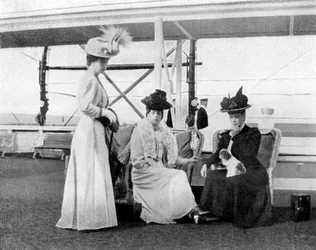 Om bord på den kongelige yachten Victoria og Albert III, 1908.