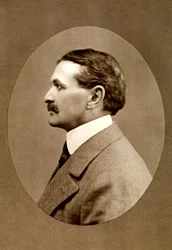 Robert Smythe Hichens , engelsk journalist og romanforfatter, 1908.
