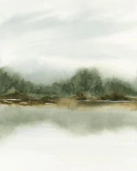 Refleksjon i den tåkete skogen