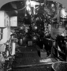 Fire torpedorør i det fremre rommet til en tysk U-båt, første verdenskrig, 1918.