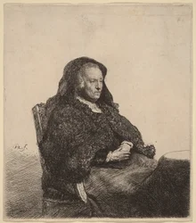 Kunstnerens mor sitter ved et bord og ser rett ut