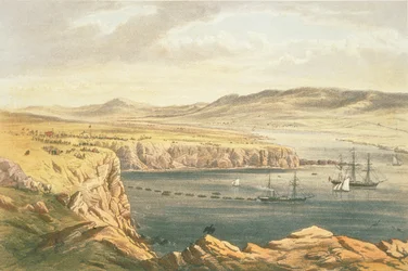 Utsikt over Port Magee, Valentia, fra høyden av Cora Beg, HMS Caroline legger kabelen på land, 22. juli