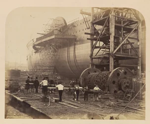 Menn i arbeid ved siden av lanseringskjedene til Great Eastern, 18. november 1857.