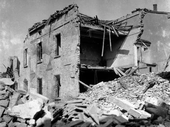Bombardementene til Sermide: et alvorlig skadet hus under andre verdenskrig