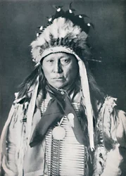 En siouxhøvding med krigsmaling, 1912