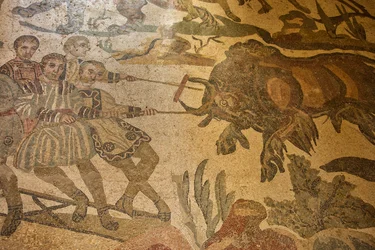 Den store jaktens sal, jaktscene i gulvmosaikk, Villa Romana del Casale, Piazza Armerina, Sicilia, Italia