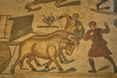 Hall of the Great Hunt, jaktscene i gulvmosaikk, Villa Romana del Casale, Piazza Armerina, Sicilia, Italia (bilde)