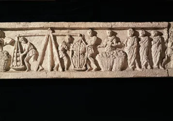 Relieff som viser stablen av brød i kurver og tar dem til veiing. fra graven til bakeren Euryaces, Porta Maggiore, Roma, ca. 50-20 BC50-20