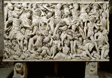 Romersk kunst: Ludovisi-sarkofagen med en kampscene mellom romerne og barbarene - 3. århundre e.Kr., mål 153 x 273 cm - Roma, Museo Nazionale Romano - Hostilian, sønn av keiser Decius (201-51 e.Kr.), omgitt av kavaleri, fra slaget mellom romere og barbarer