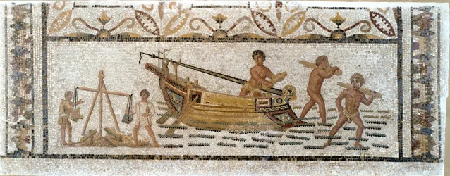 Romersk antikk: "" Lossing av en vedlast fra et skip og veiing av bly""" Mosaikk som kommer fra Sousse i Tunisia. 3. århundre e.Kr. Dim. 90x230 cm Musee du BarDo, Tunis
