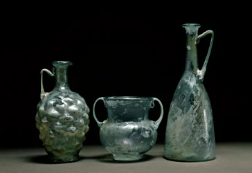 Romersk kunst: glassflasker og kanne. 1. og 2. århundre e.Kr. Nasjonalmuseet for romersk kunst Madrid