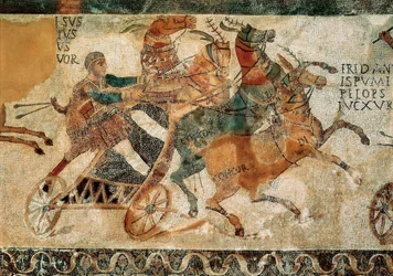 Romersk kunst: mosaikk som viser en mann på en stridsvogn trukket av fire hester, en kvadriga, under et løp i et sirkus, ca. 4. århundre