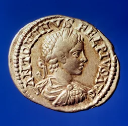 Romersk kunst: sølvfornekter med et bilde av den romerske keiseren Elagabal (Heliogabale eller Marcus Aurelius Antoninus) (204-222 e.Kr.) Paris, B.N.
