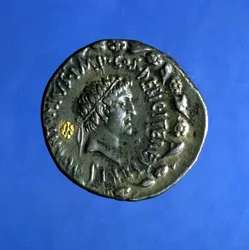 Sølv- og gullmynt med bilde av Anthony eller Marc Antoine (83 f.Kr. - 30 f.Kr.), en romersk politiker som regjerte sammen med Cleopatra.