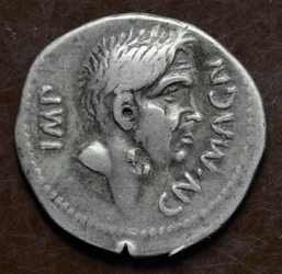 Sølvmynt med bilde av Pompee den store (Gneo Pompeo den store eller Gnaeus Pompeius Magnus