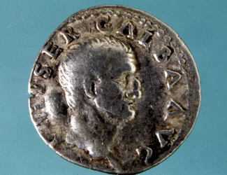 Sølvmynt med bilde av den romerske keiseren Galba (5 f.Kr. - 69 e.Kr.) JC). Samling av medagliere i Milano.