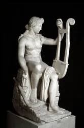Apollo Lyricine eller Apollo med en lyre. Romersk marmorskulptur etter den greske originalen. 3. århundre f.Kr. Roma, Museo Nazionale Romano (Palazzo Massimo alle Terme)