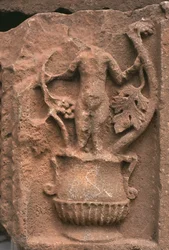 Arkitektonisk fragment med utskåret dekorasjon, Sertius Market, High Imperial Period (27 BC-395 AD) (se også 267025)