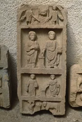 Stela med menneskeskikkelser, høye keisertiden (27 f.Kr.-395 e.Kr.)