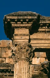 Temple of Bacchus, detalj av entablaturen, High Imperial Period 27 BC-395 AD foto