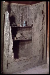 Karbonisert garderobe, Casa a Graticcio, 5. århundre f.Kr.-1. århundre e.Kr