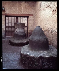 Kvernstein for hvete, pistrinum (bakeri), 5. århundre f.Kr. - 1. århundre e.Kr