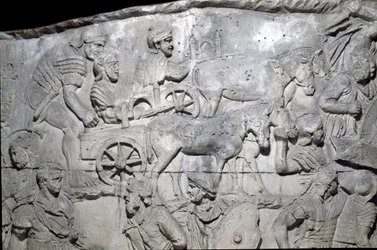 Romersk kunst: "" den romerske arméen på gang"" Form fra 1862 som gjengir basrelieffene av søylen til Trajan (søylen Trajane) (Colonna Traiana) i Roma bygget under keiser Trajans regjeringstid (53-117). Trajane-søylen minnes den seirende campaen