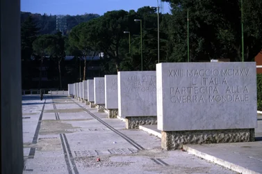 Roma, Foro italico. Herlighetens smug. Hver stein har en inskripsjon som minner om en seier.